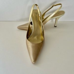 AK ANNE KLEIN SLING BACK PATENT PUMP